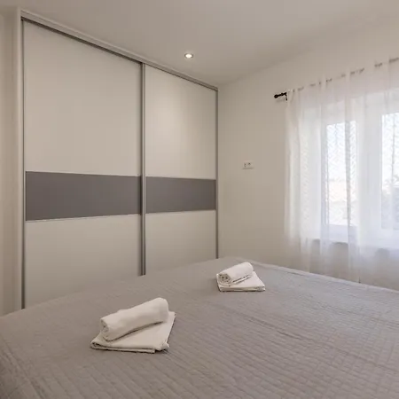 Apartment Petra Bol