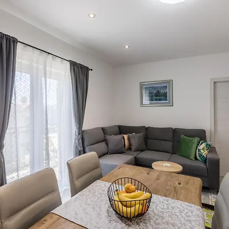 Petra Apartment *