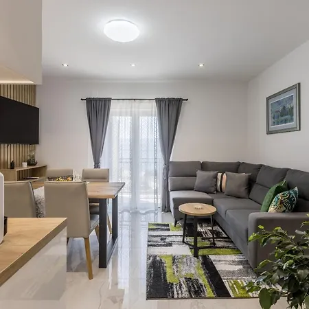 Petra Apartment *