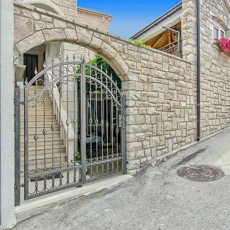 Petra Apartment